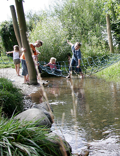 Wassererlebnis Kletterspielplatz im Seepark hoch